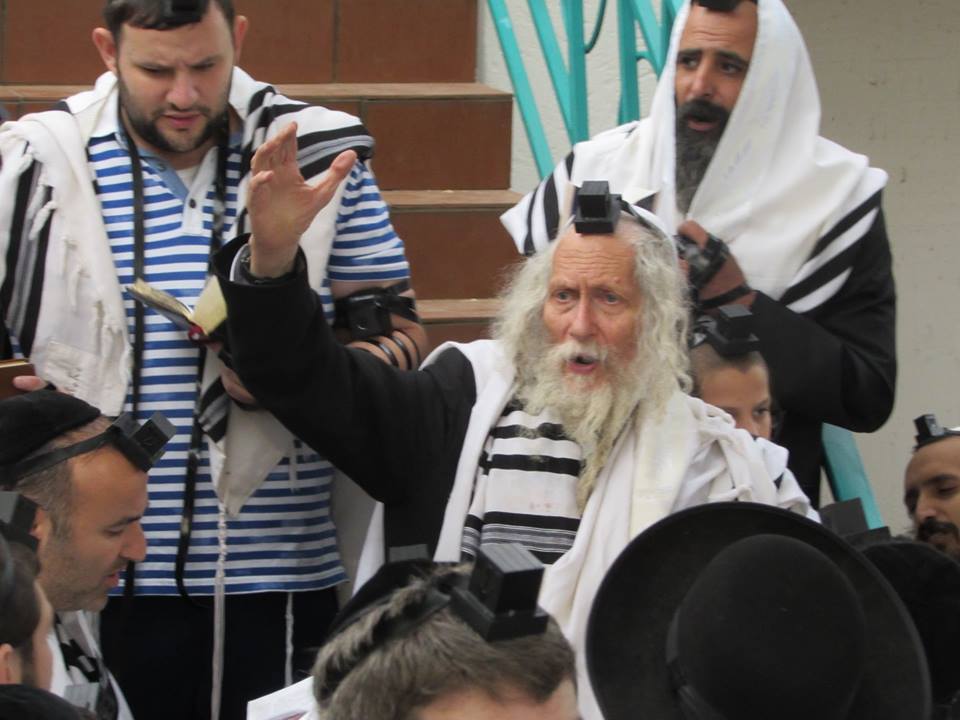 האזינו: בעז"ה אתם תרקדו עד אור הבוקר – ניסים של הגה"צ הרב אליעזר ברלנד שליט"א