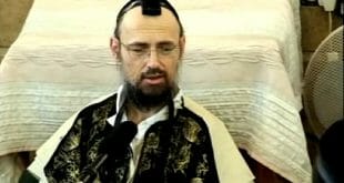 הגה"צ המקובל הרב דב קוק שליט"א מתפלל על הגה"צ הרב אליעזר ברלנד שליט"א