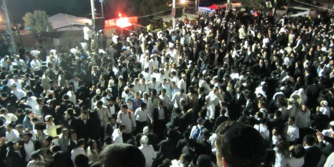 המונים הקשיבו לשיעורו של הרב ברלנד שליט"א ששודר ברמקולים במתחם שובו בנים במירון