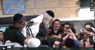 הרב-ברלנד-עם-הילדים