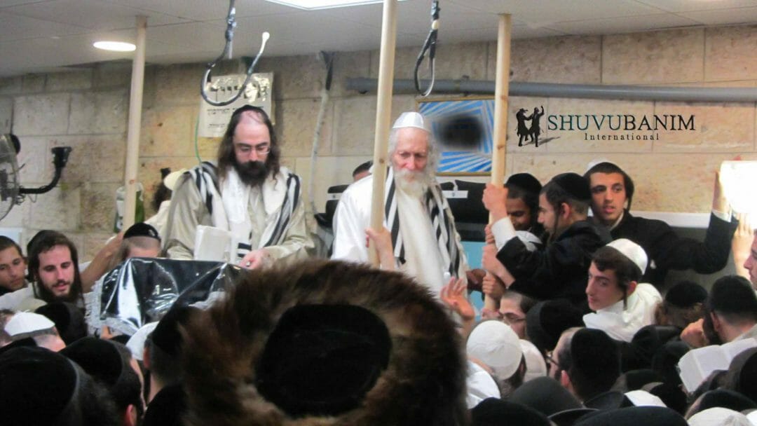 מדהים: האזינו לעדותו של חסיד באבוב מרשמיו מהשבת ההיסטורית אצל הרב ברלנד שליט"א