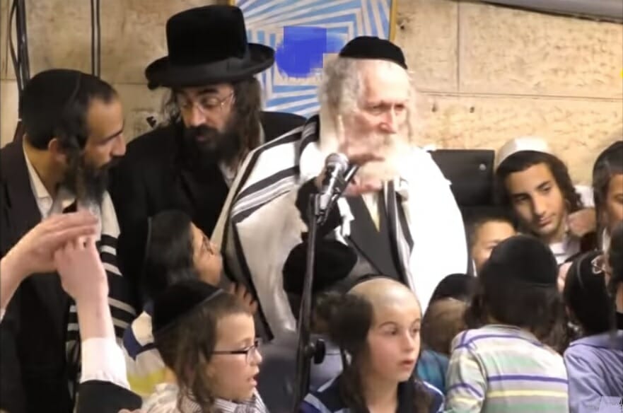 דברי מורינו הגה"צ הרב אליעזר ברלנד שליט"א – "כי אדם אסור לו להתווכח אף פעם, משה פעם אחת התווכח ולא נכנס לארץ ישראל"