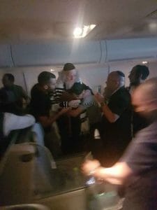 הרב ברלנד שליט"א במטוס בדרך לאומן תשע"ח
