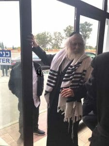 הגה"צ הרב אליעזר ברלנד שליט"א בדרך לקיבוץ הקדוש והגדול באומן תשע"ח