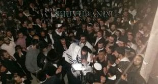 הגה"צ הרב אליעזר ברלנד שליט"א מוקף בהמונים בציונו של יהשוע בן נון