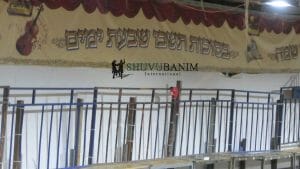 הסוכה המרכזית של ברסלב של שובו בנים בנשיאות הרב ברלנד שליטא 10