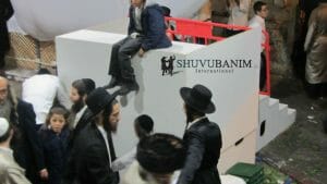 הסוכה המרכזית של ברסלב של שובו בנים בנשיאות הרב ברלנד שליטא 7
