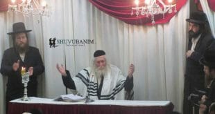 הגה"צ הרב אליעזר ברלנד שליט"א במסיבת החנוכה עם בחורי קהילת שובו בנים