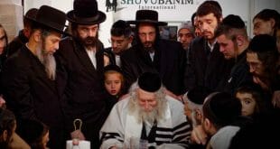 הגה"צ הרב אליעזר ברלנד בדברי תורה באחד הכנסים במרכז הארץ