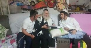 הגה"צ הרב אליעזר ברלנד שליט"א בחוג בית אצל משפחת אלמקייס בירושלים