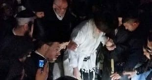 הגה"צ הרב ברלנד שליט"א בהלוויית אחיו רבי יחזקאל זצ"ל בהר הזיתים.