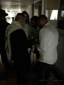 הגה"צ הרב אליעזר ברלנד שליט"א בביקור חולים בבית חולים זיו שבצפת