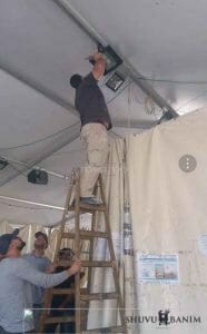 עובדי העירייה מפרקים את אוהל התפילה של הגה"צ הרב אליעזר ברלנד שליט"א וקהילת שובו בנים 2
