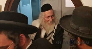 הגה"צ הרב אליעזר ברלנד שליט"א בחוג בית בקריית מנחם ירושלים