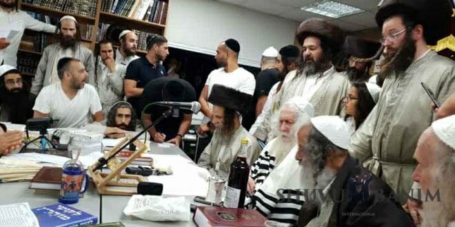 הגה"צ הרב אליעזר ברלנד שליט"א חוזר למלווה מלכה בבית רבינו שבבת ים