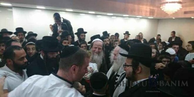 כ"ק הגה"צ הרב אליעזר ברלנד שליט"א בבר המצווה של משפחת גולדשטיין