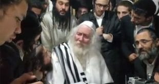 הגה"צ הרב אליעזר ברלנד שליט"א בדיבורים חמים ברחובות