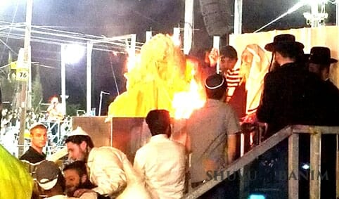 כ"ק מורינו הגה"צ הרב אליעזר ברלנד שליט"א בהדלקה במירון - תשע"ח