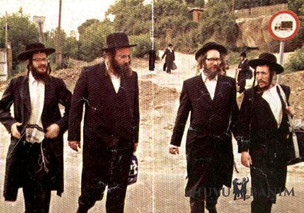 מורינו כ"ק הגה"צ ‏‏הרב אליעזר ברלנד ‏‏בנסיעות הראשונות לאומן 