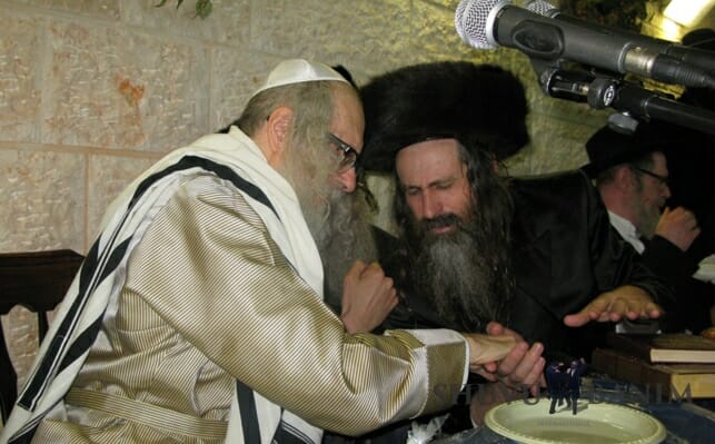 האזינו: "צריך להבין שהסטרא אחרא לא יכולה לסבול שיש רב כזה" – הרב שמואל שטרן זועק כנגד 'הדוברות על צדיק עתק, הגה"צ הרב אליעזר ברלנד, בגאווה ובוז'