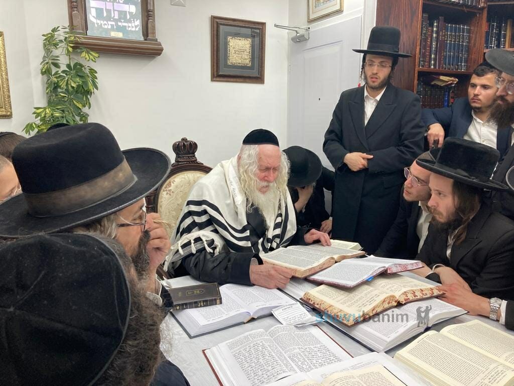 שיעורים לתושבי ברכפלד וחצור השבוע בבית הגה"צ רבי אליעזר ברלנד שליט"א