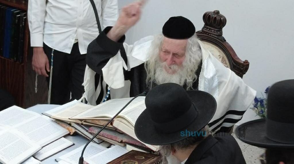 תושבי המרכז תלמידי הרב מרדכי סופרין שליט"א – בשיעור במעונו של הגה"צ רבי אליעזר ברלנד שליט"א