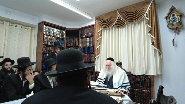 שיעור לאנשי שובו בנים מהעיר חולון בבית הגה"צ רבי אליעזר ברלנד שליט"א