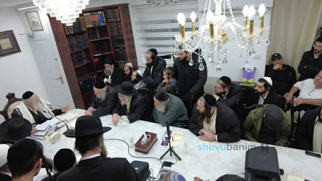 הגה"צ רבי אליעזר ברלנד שליט"א בשיעור במעון קודשו לכולל ובית המדרש אפיקי מים בחולון